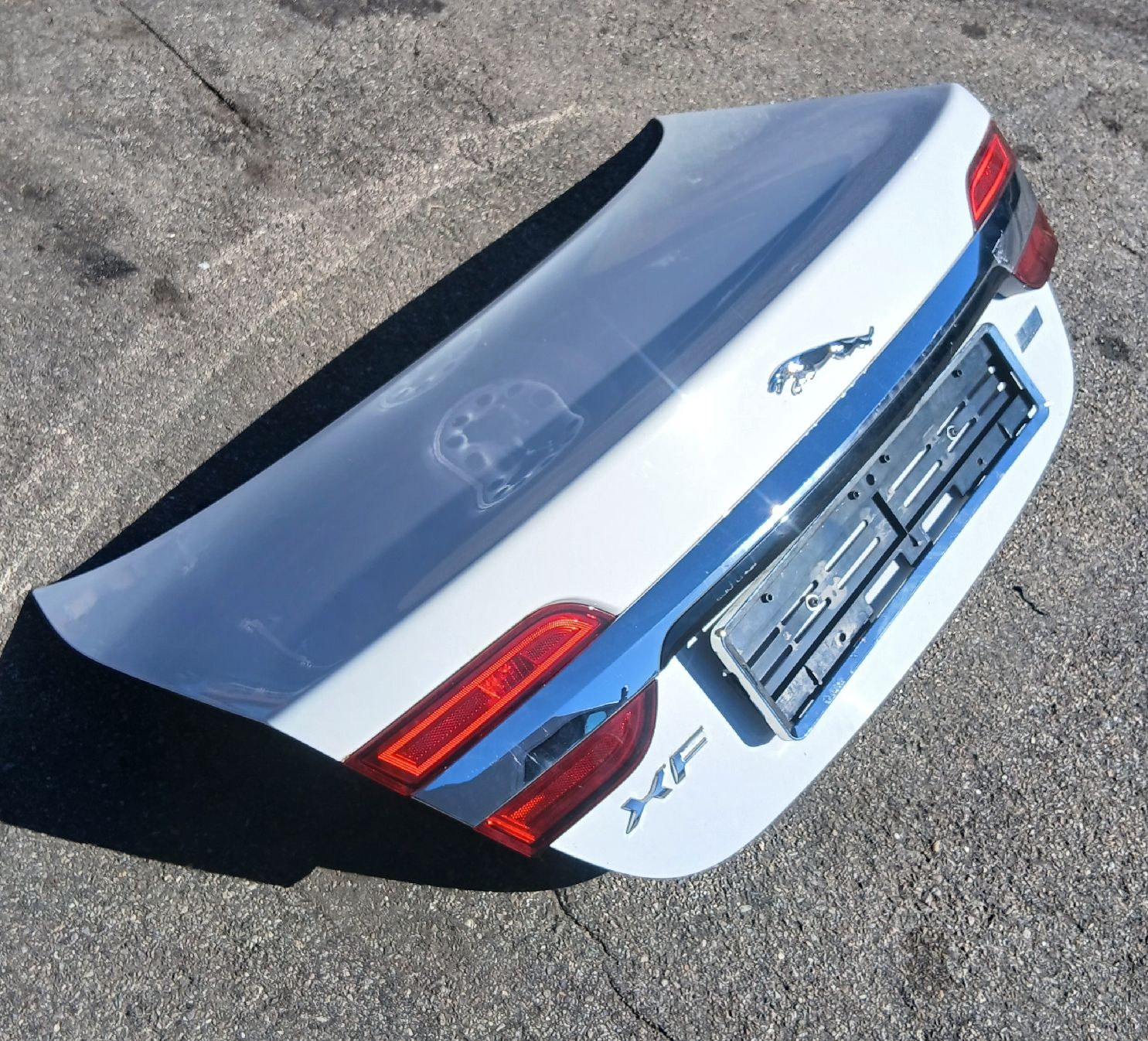 Jaguar Toutes les pièces auto: Capot de coffre Jaguar XF 2008-2016 – D'occasion à la heutte par Auto-stock