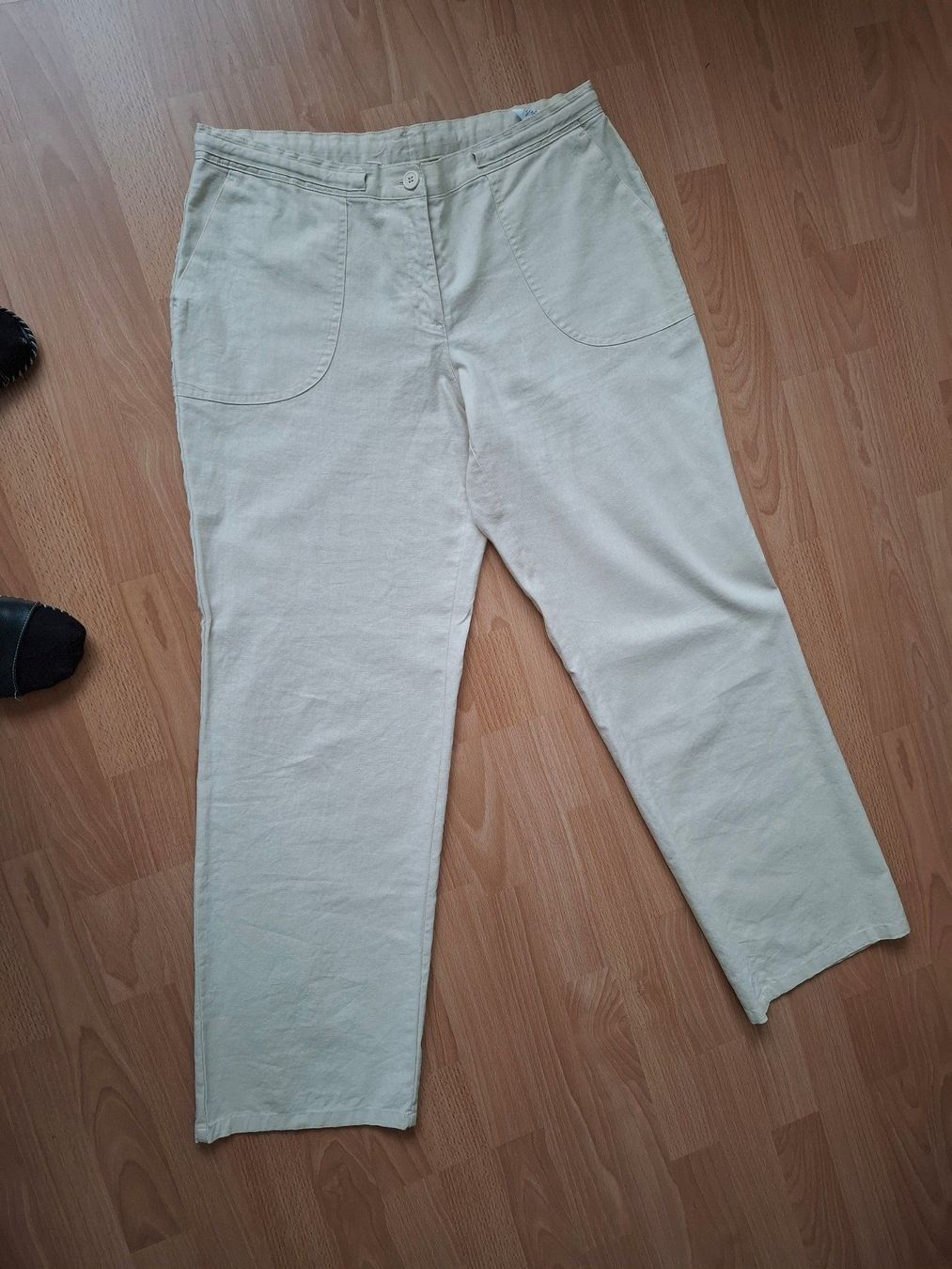 Pantaloni: pantalon dame t. 42 – Usato da Porrentruy venduto da Piquetix