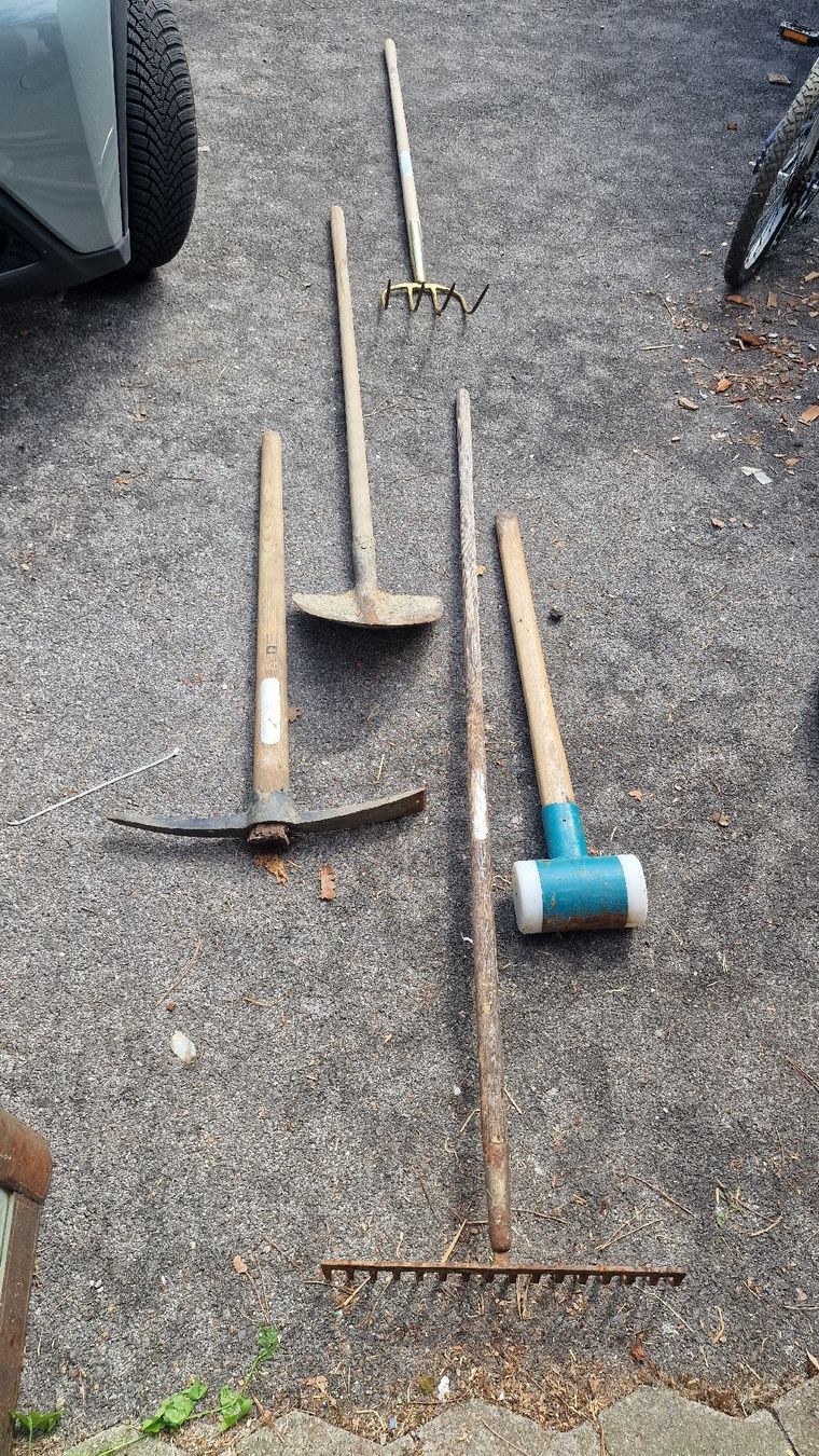 Tutti gli attrezzi: outils jardins  – Usato da Echandens venduto da Vasteinauer