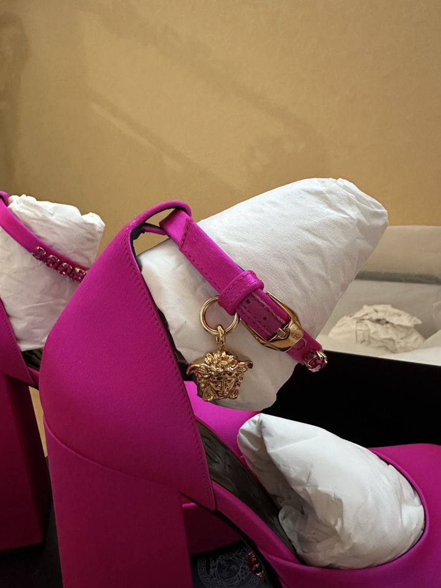 Versace Scarpe da donna: Versace Medusa Aevitas – Nuovo (secondo la descrizione) da Luzern venduto da ariazalea 5