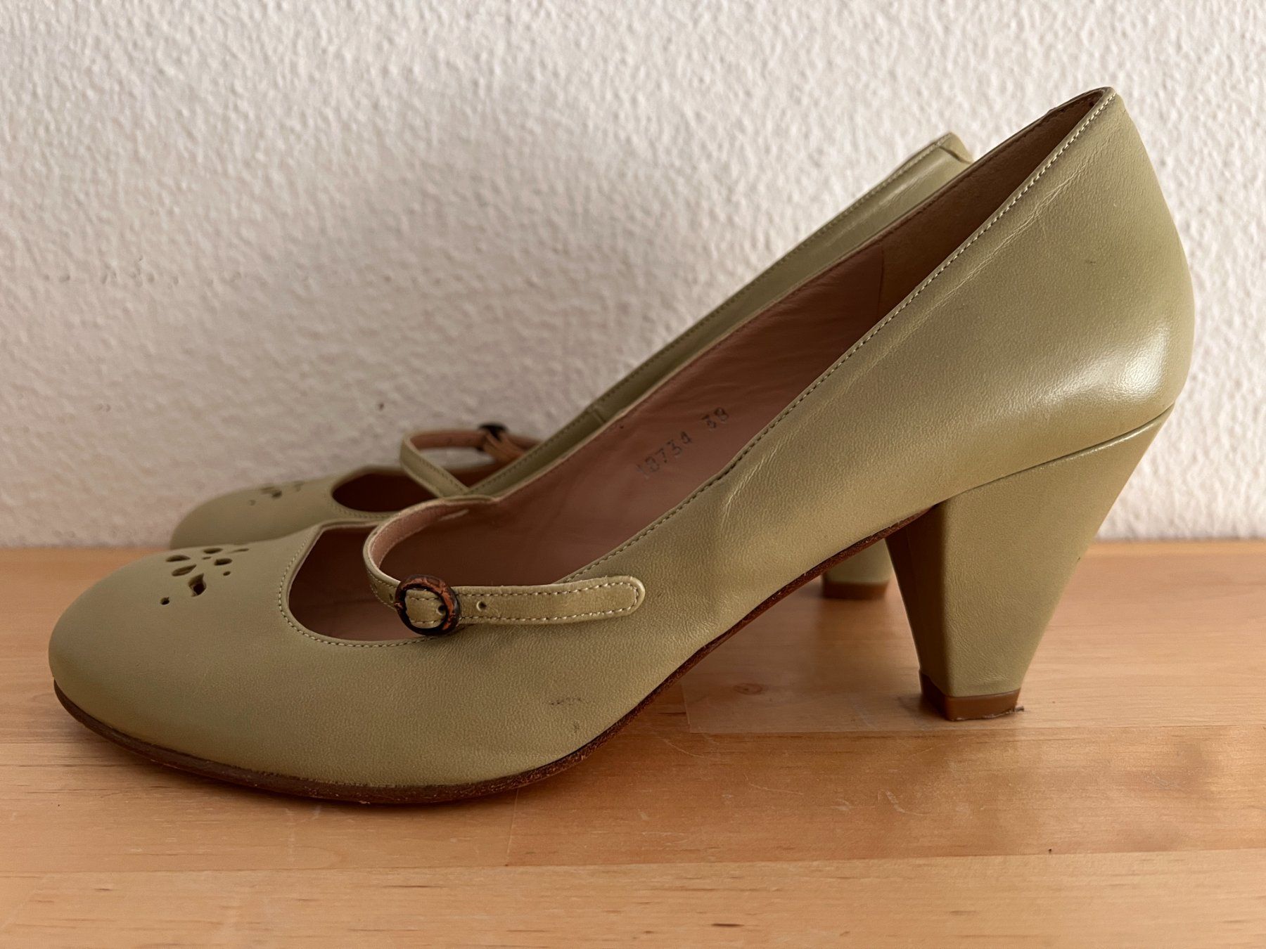 Scarpe da donna: ShaniBar Damenschuhe Gr. 37-37.5 – Usato da Bern venduto da NNV