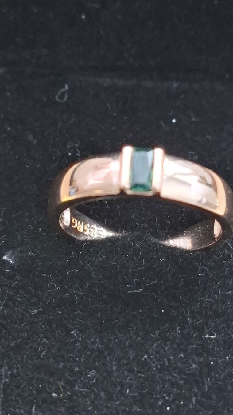 Bagues: Ring Damen mit grünem Stein – D'occasion à Buochs par regenbogen7365 1