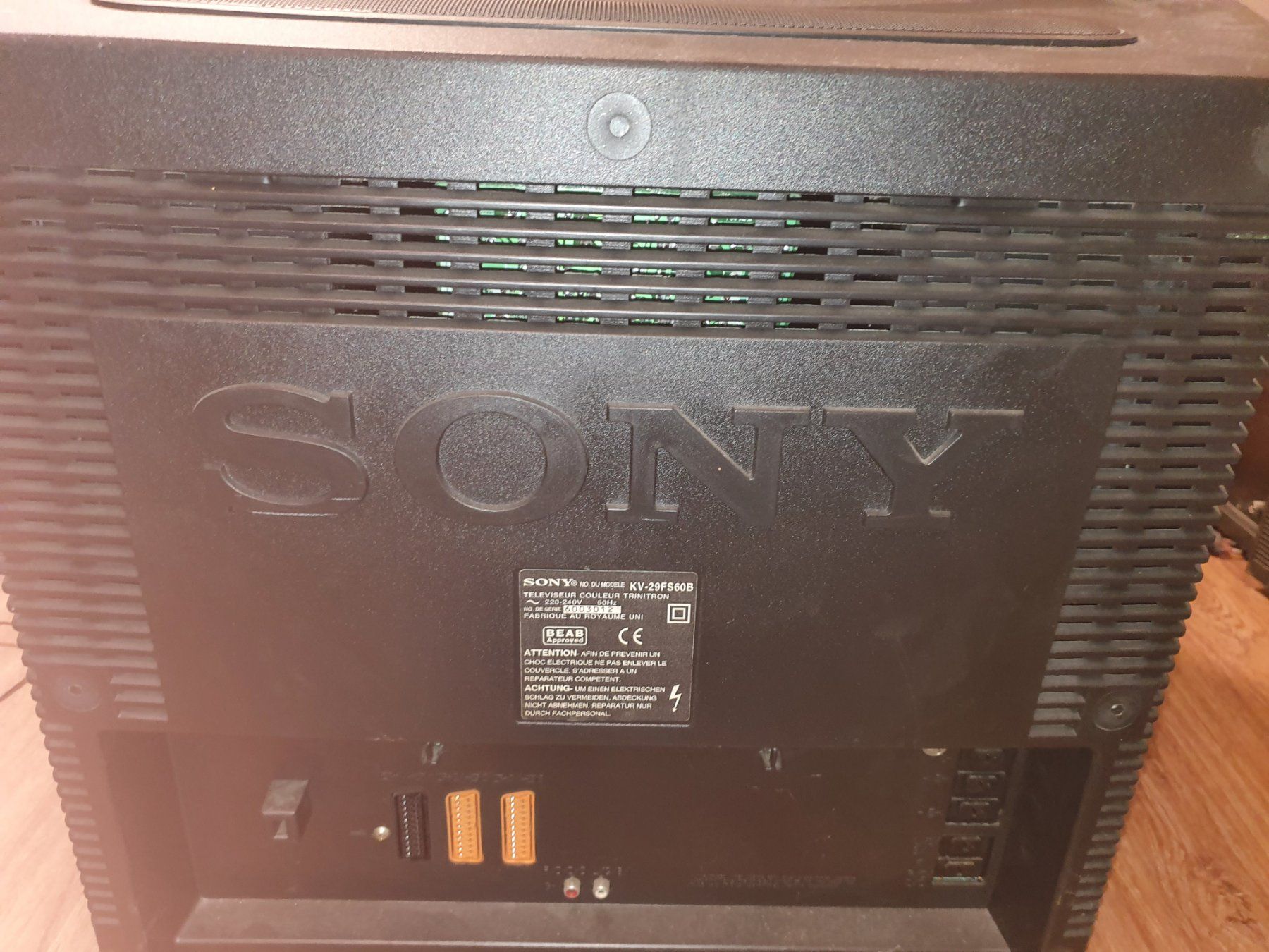 Sony Televisori: SONY KV-29FS60B Trinitron CRT TV – Usato da Bachenbülach venduto da RGB-out 1