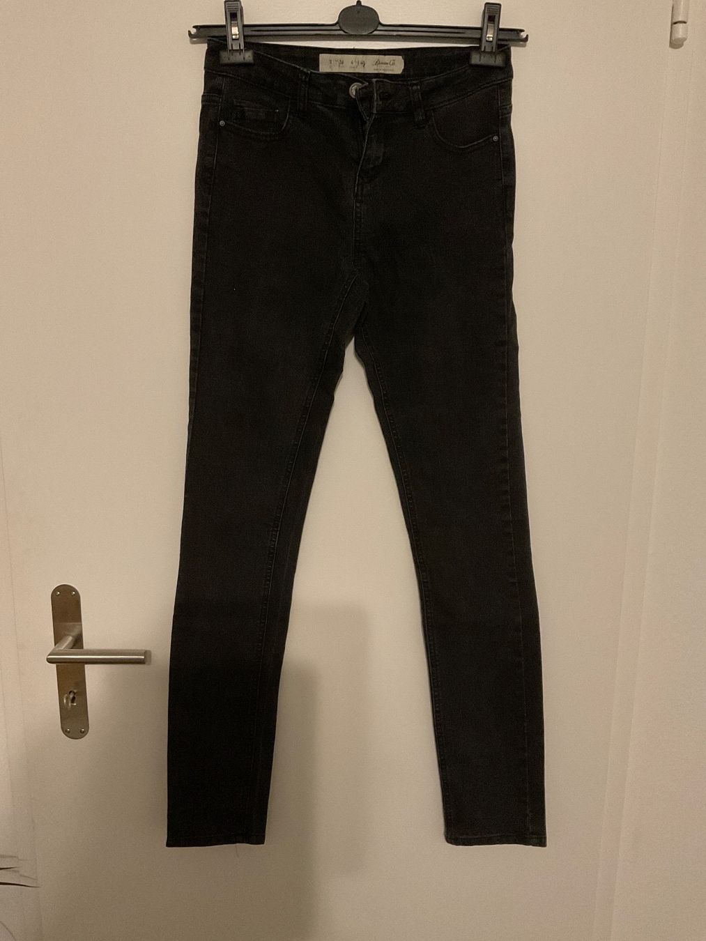 Jeans: Schwarze Jeans – D'occasion à Dübendorf par an_nk8z