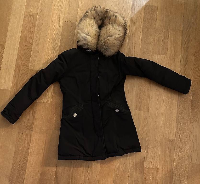 Cappotti: Woolrich Parka schwarz Grösse S – Usato da Goldach venduto da Isabella.