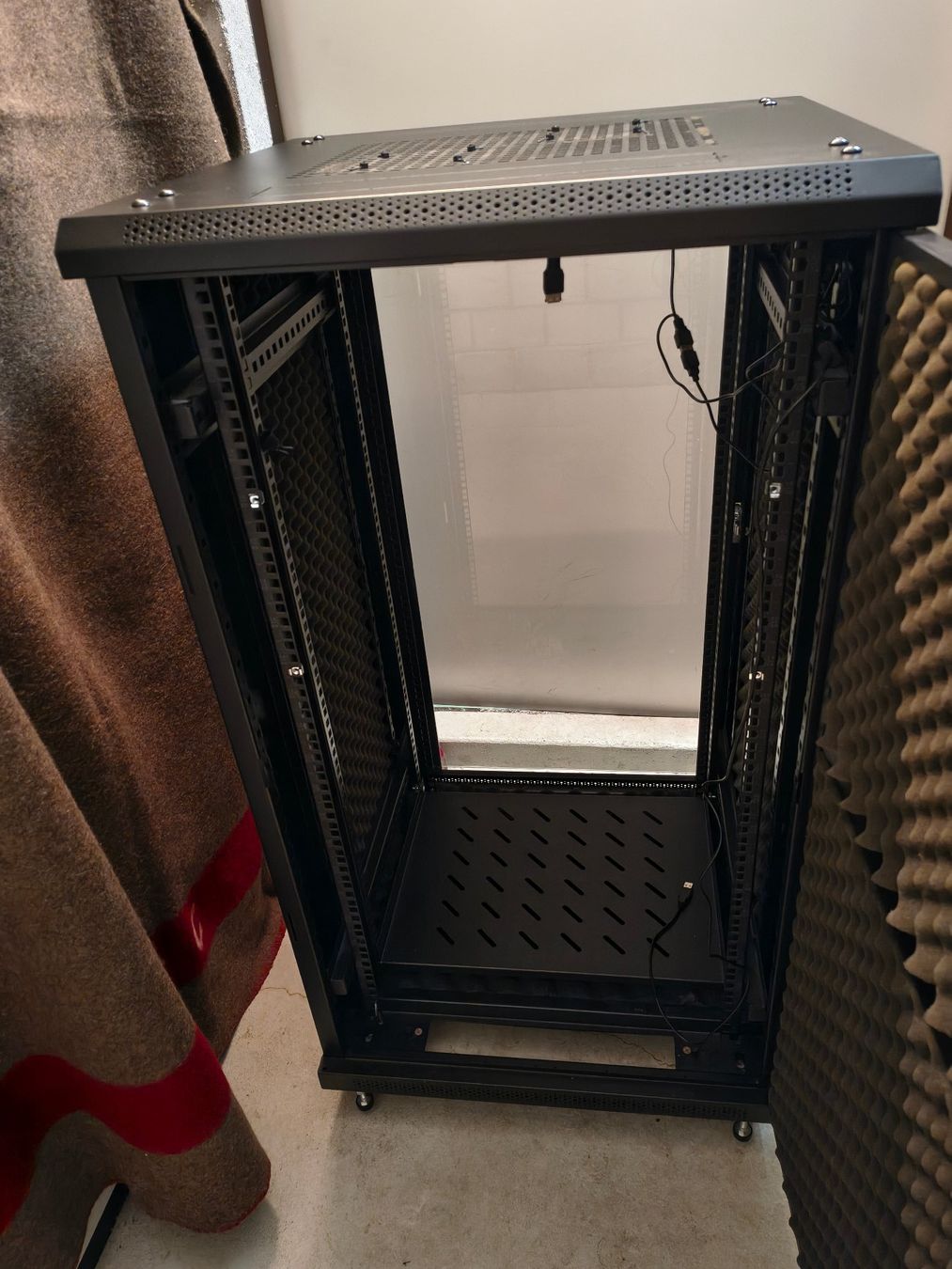 Racks & Cavalletti: Linkbasic Server- / Netzwerk- /Homelab-Rack 19" – Usato da Burg im Leimental venduto da Skorpyx 5