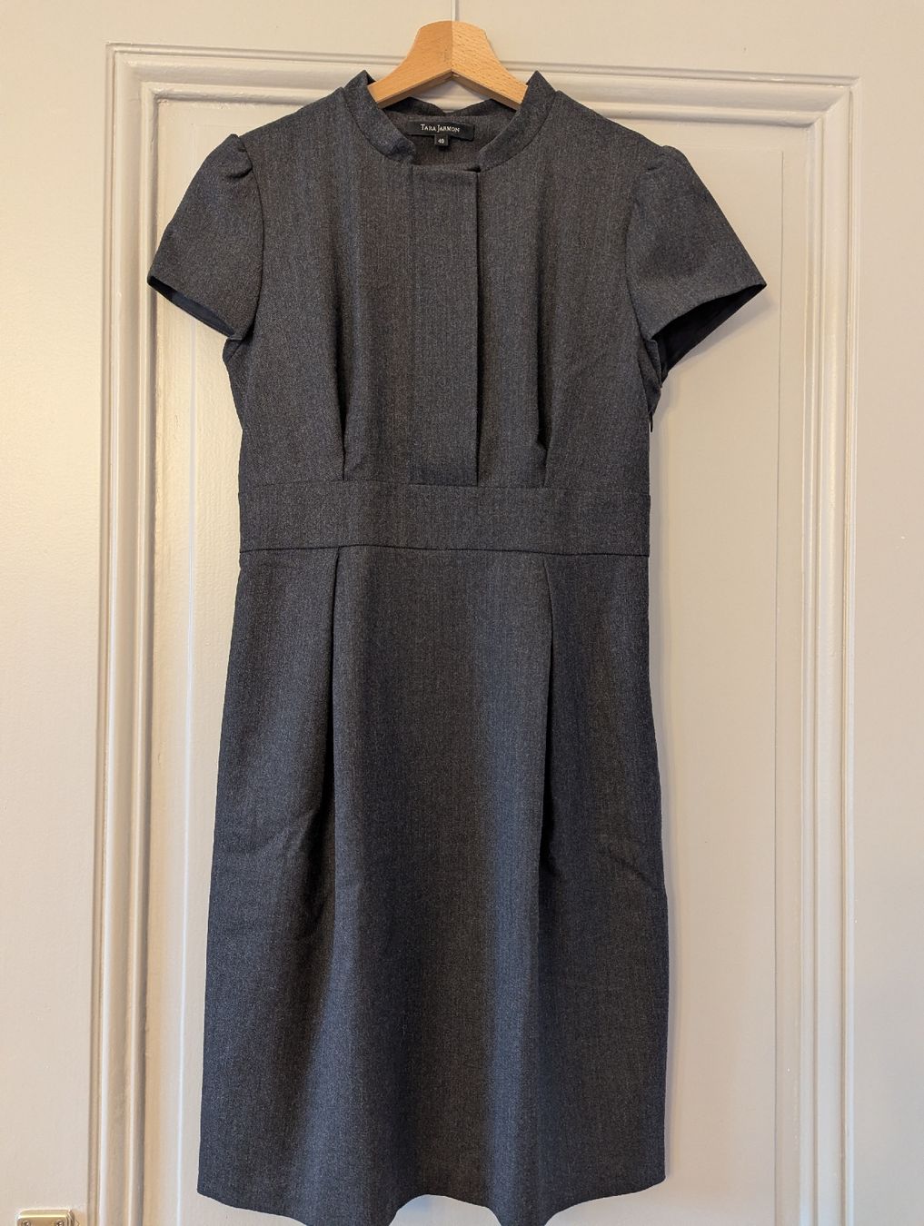 Tara Jarmon Kleider: superbe robe laine Tara jarmon 40 – Neu (gemäss Beschreibung) aus Montreux von dem_gyt9