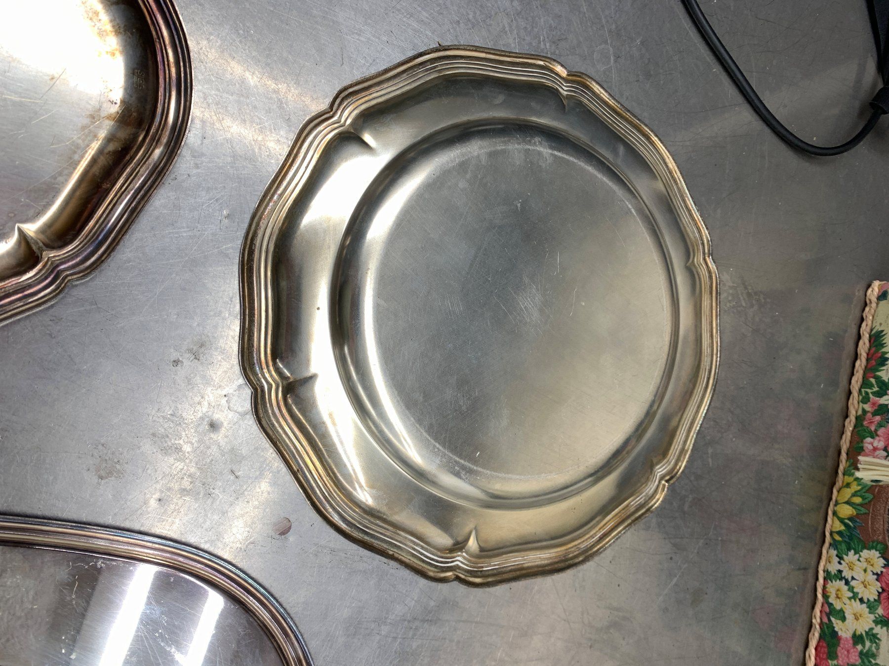 Piatti di portata: 3 Serviertablet silber oder versibert total 1.566kg – Usato da Rickenbach SZ venduto da Frickler 7