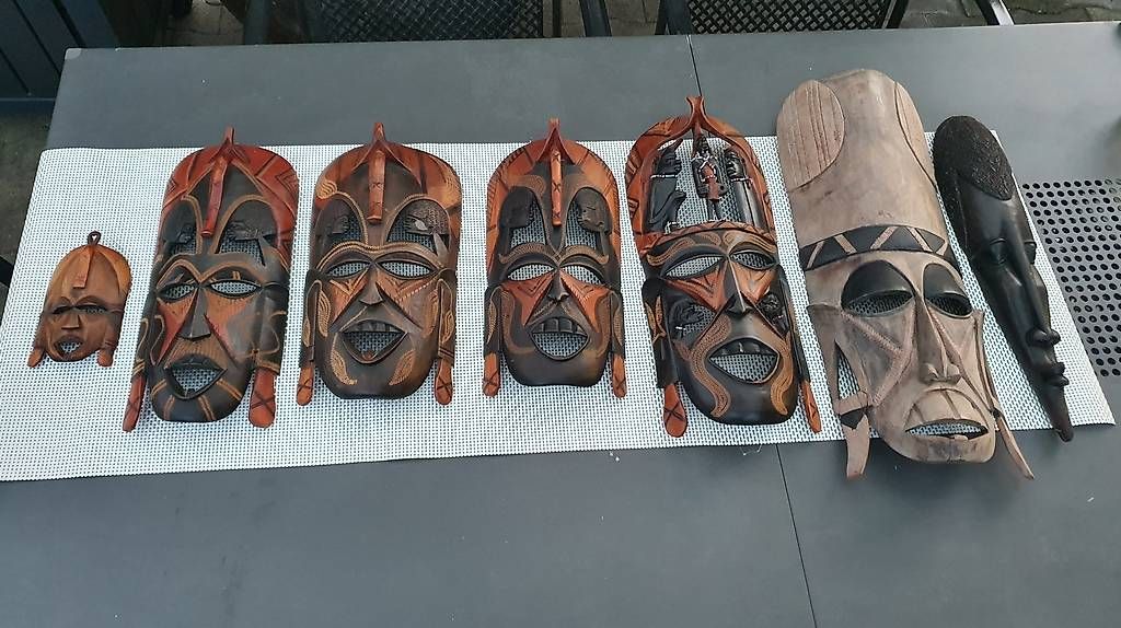 Art international: Holzmasken aus Afrika – D'occasion à Flawil par minggeli83 2