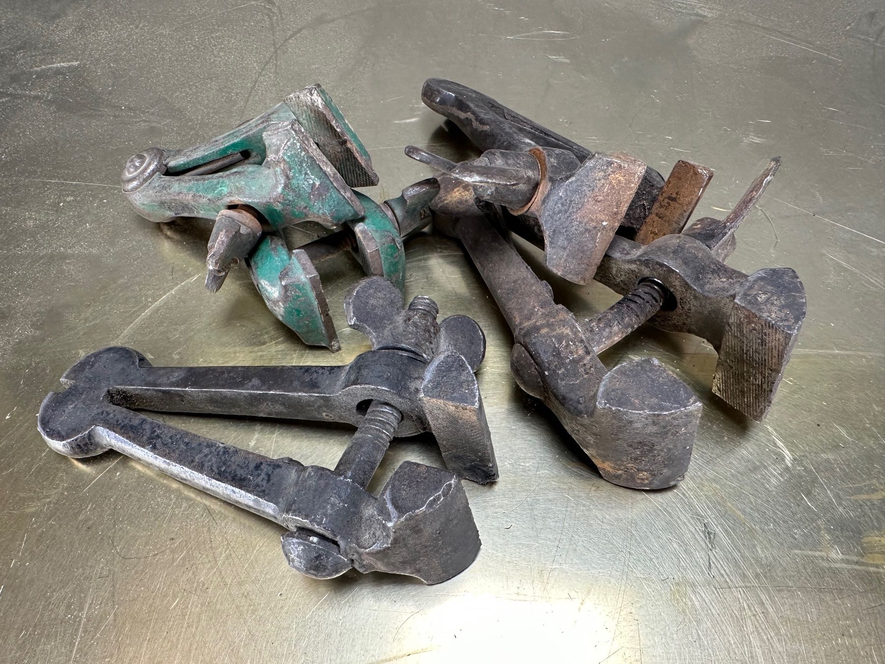 Tutti gli attrezzi: 5x Feilkolben, Handschraubstock, Brauchbar oder als Deko – Usato da Laufenburg venduto da Sirluger 5
