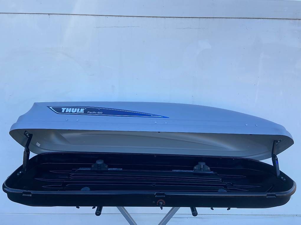 Box da tetto: Dachbox Thule Pacific 600 mit oder ohne Träger – Usato da Leuzigen venduto da Doppelrad 1