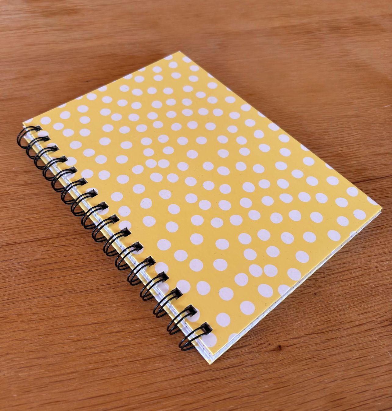 Schreibblöcke: Notizbuch / Ringheft Polka Dots,Hardcover – Neu (gemäss Beschreibung) aus Siblingen von Vany_McDougall