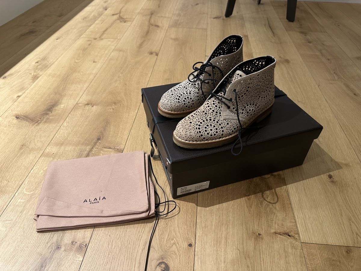 Alaia Scarpe da donna: Alaia Paris ankle boots laser cut – Nuovo e nell'imballaggio originale da Herrliberg venduto da SAY10