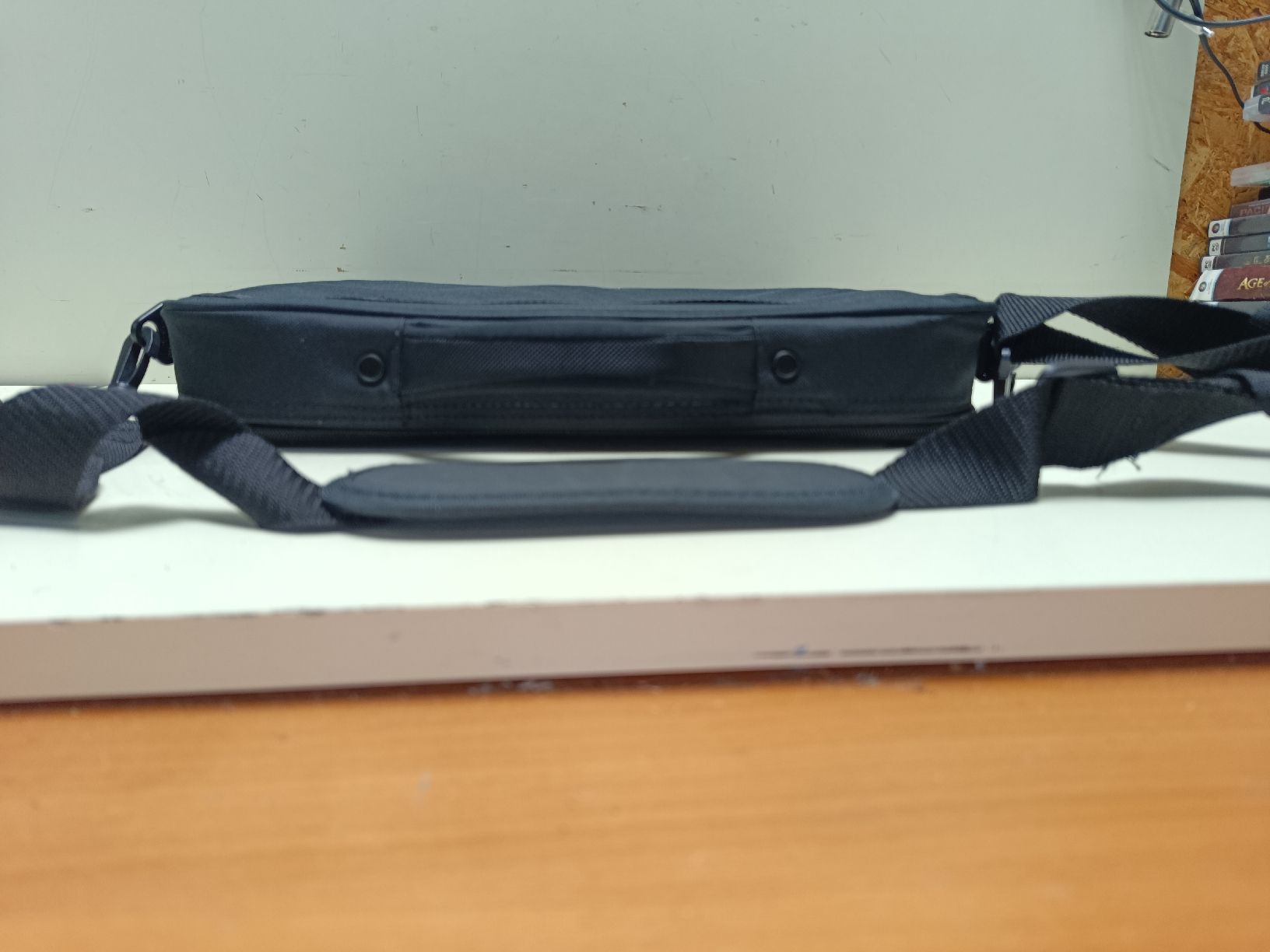 Targus Borse: Targus Laptoptasche Schwarz Rot(em76) – Usato da Künten venduto da Schnaepplihuus 6