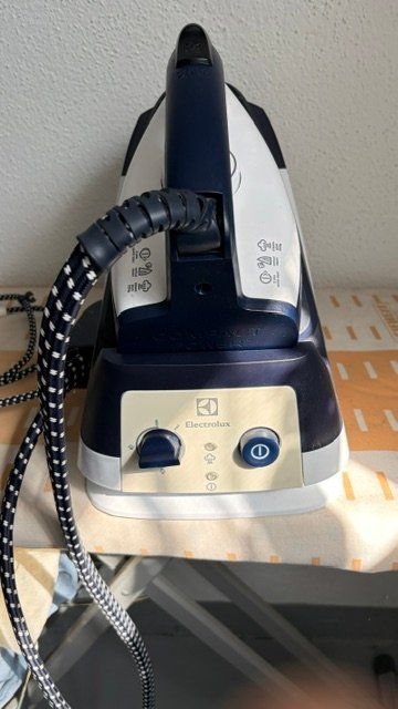 Electrolux Ferri da stiro: Bügeleisen  Dampfstation – Nuovo (secondo la descrizione) da Rickenbach Sulz venduto da sonerela