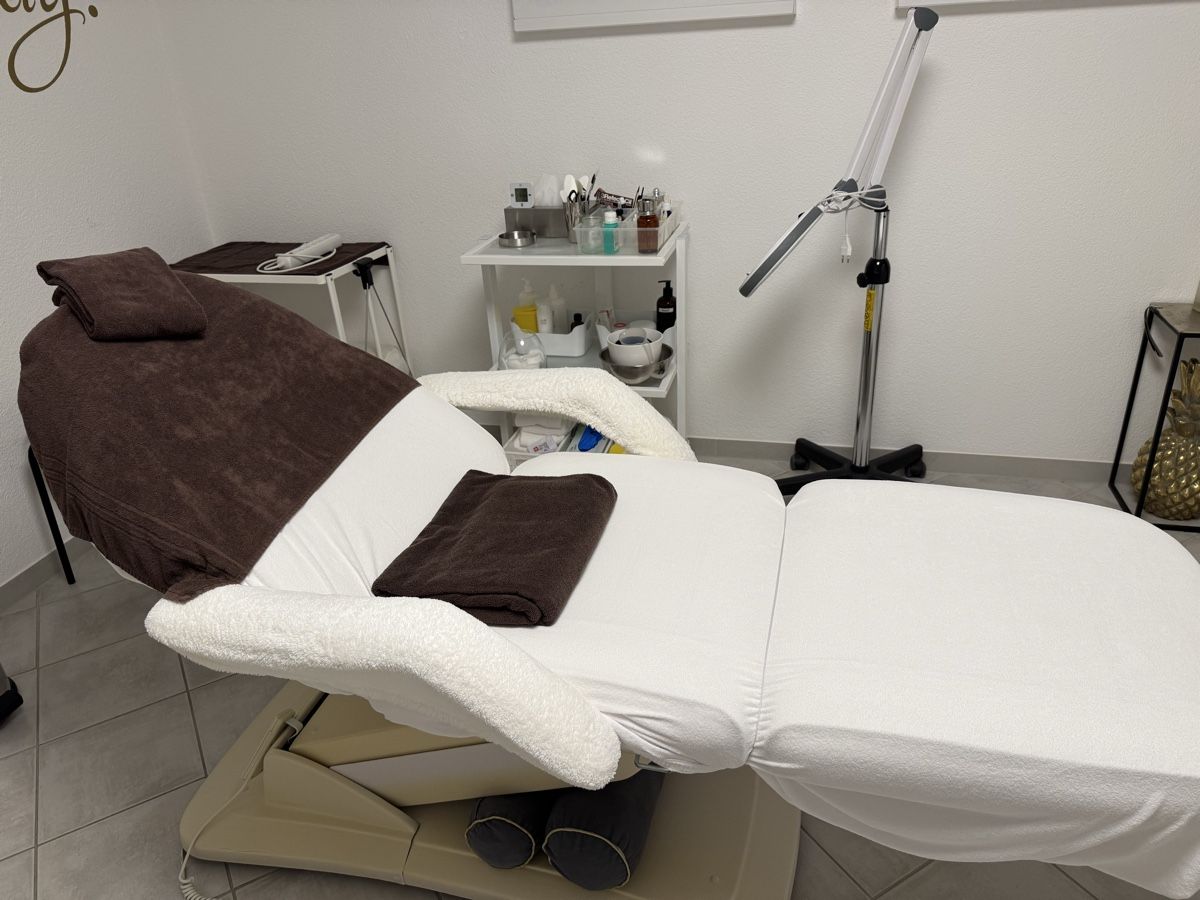 Lettini & sedie per cosmetici: Kosmetik Liege – Difettoso da Steinmaur venduto da illa75