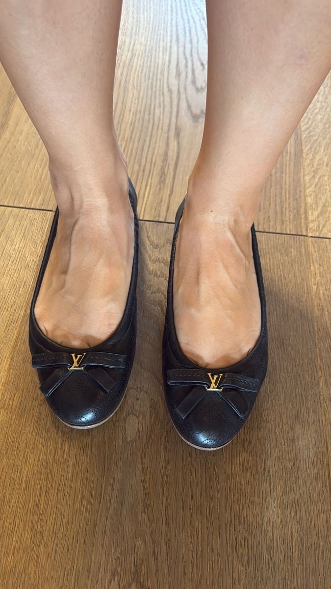 Louis Vuitton Scarpe da donna: Louis Vuitton Black Leather Ballet Flats, Size 37.5 – Usato da Zürich venduto da ele_5wrd