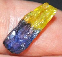 Edelstein L-9768 – Blau-Gelber Titan Druzy Achat 18x6mm 4.05