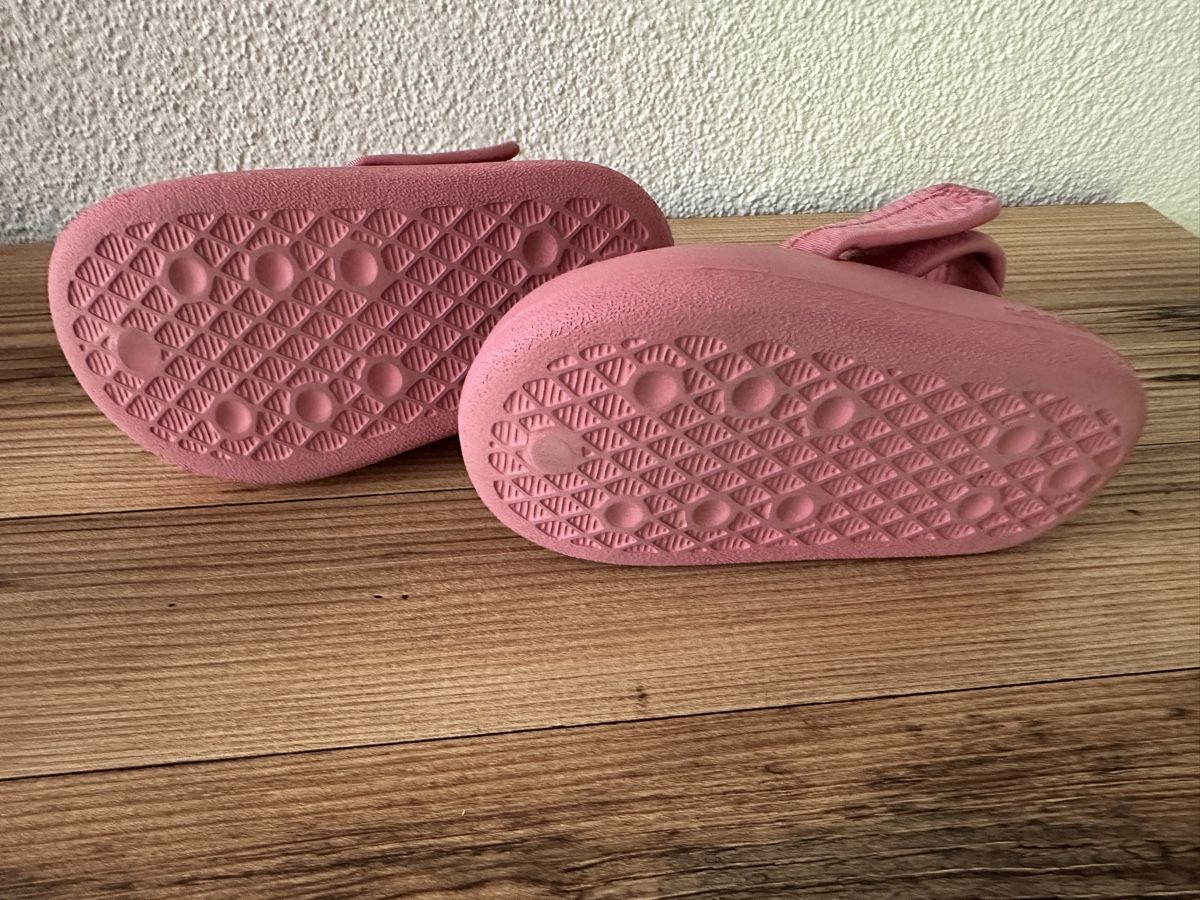 Adidas Scarpe per ragazze: Adidas Adiletten Grösse 24/25 – Usato da St. Gallenkappel venduto da sunne88 1