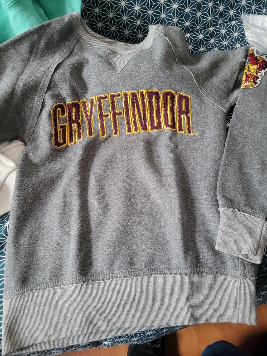 Pullover & Sweatshirts: 3 hoodie taille S-M – Gebraucht aus Veytaux von Muchmuche 1