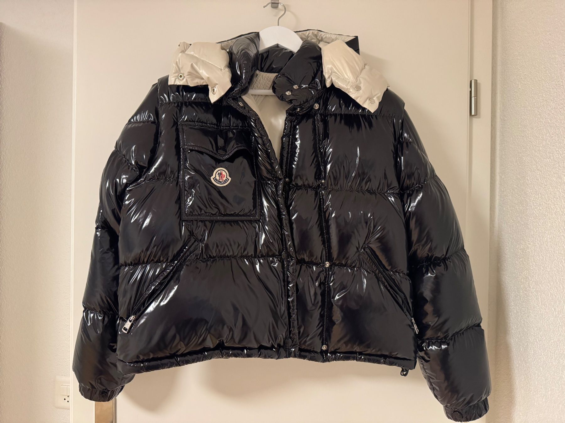 Moncler Giacche: Moncler Karakorum wandelbare Daunenjacke – Usato da wallisellen venduto da Niccii