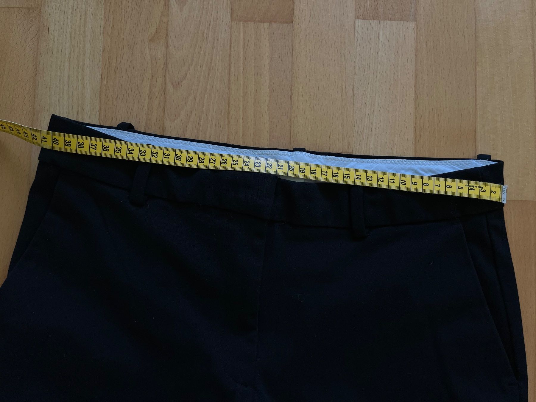 H&M Pantaloni: Anzugshose schwarz H&M – Usato da Zuzwil SG venduto da dieschnellemichelle 7