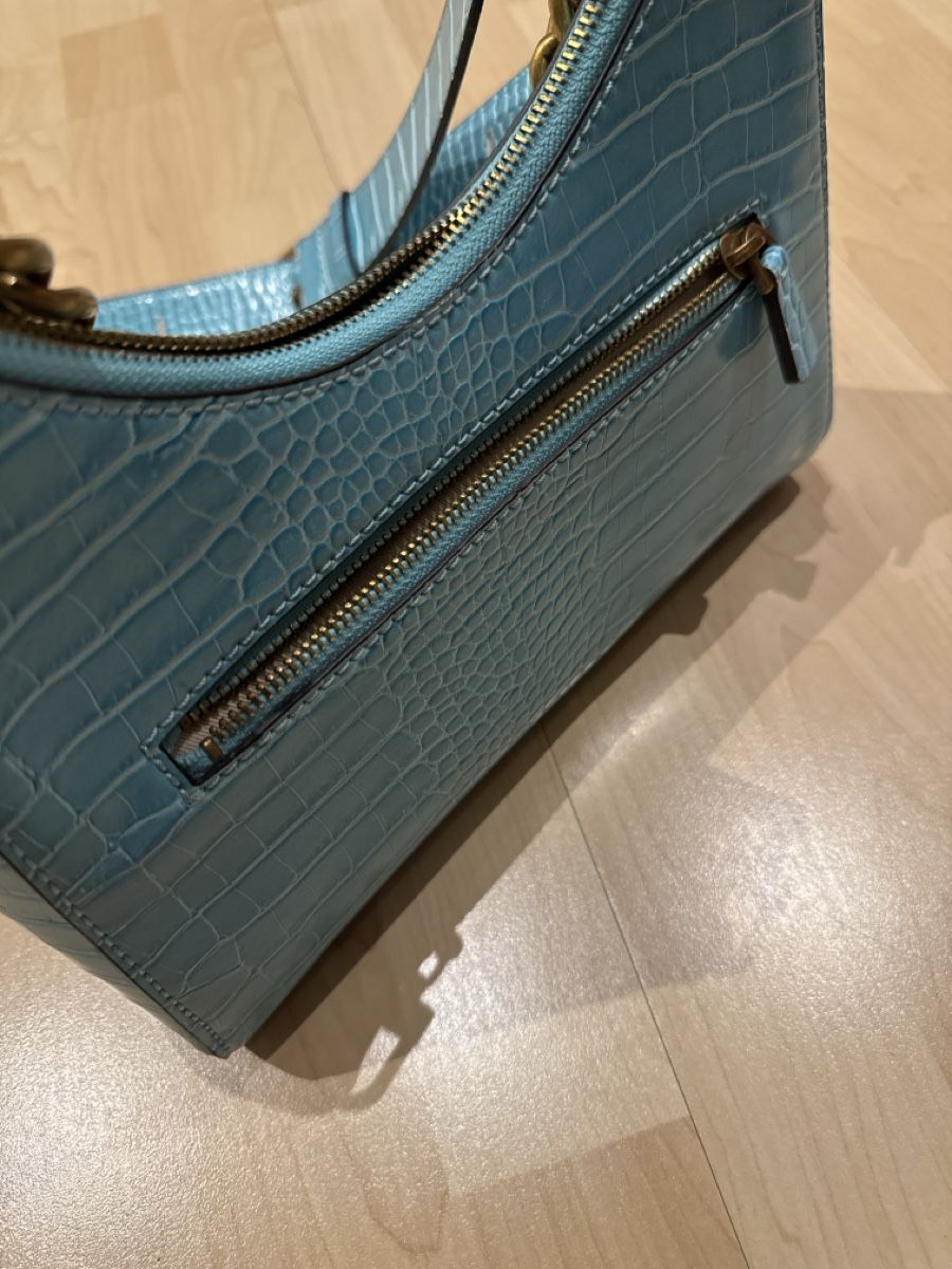 Guess Borse da donna: Guess Handtasche, hellblaues Kroko-Design, Goldkette – Usato da Zweidlen venduto da sweetchili_03 2