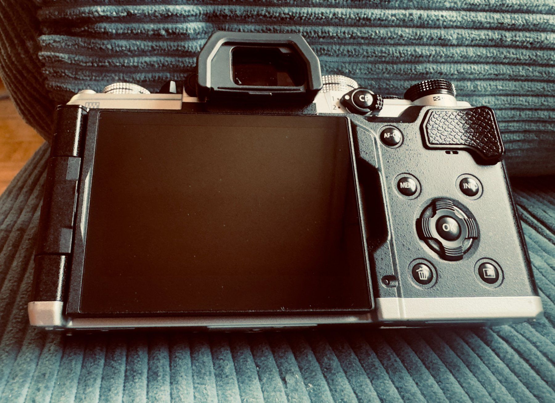 OM System Fotocamera: OM System OM-3 Sehr guter Zustand – Usato da Loco venduto da cardinal02 3
