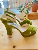 Prada Wildleder Plateau-Sandalen, Hellgrün, neuwertig, Gr.36