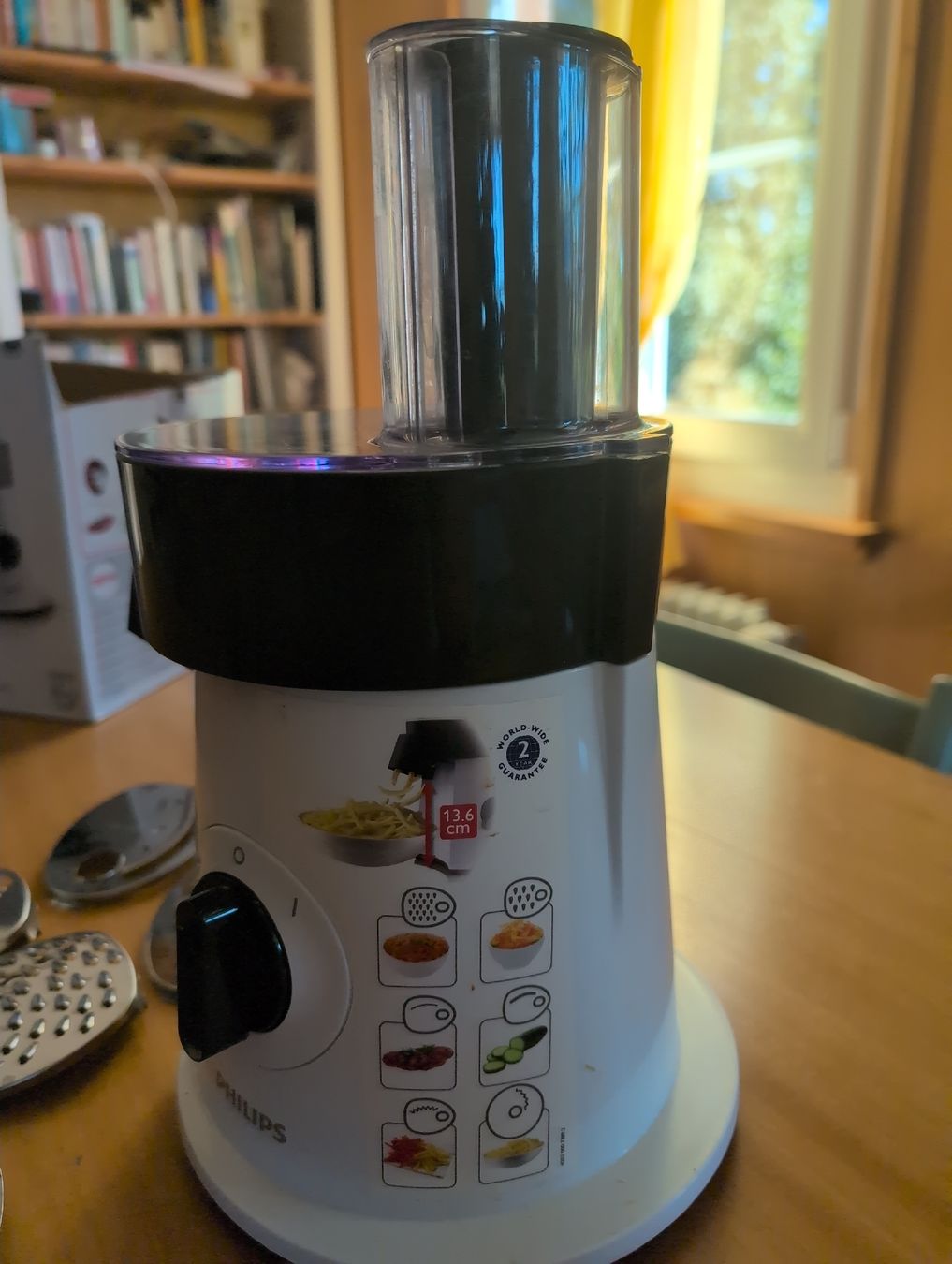 Philips Elettrodomestici da cucina: Philips SaladMaker Salatzubebereiter/Zerkleinerer – Usato da Mülchi venduto da Stefano2017 2