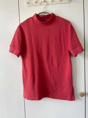 Schönes Zara T-Shirt/Oberteil mit Stehkragen, Rosa/Koralle S