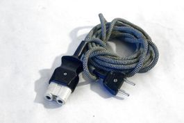 Geprüftes Kabel zu altem BREZELEISEN