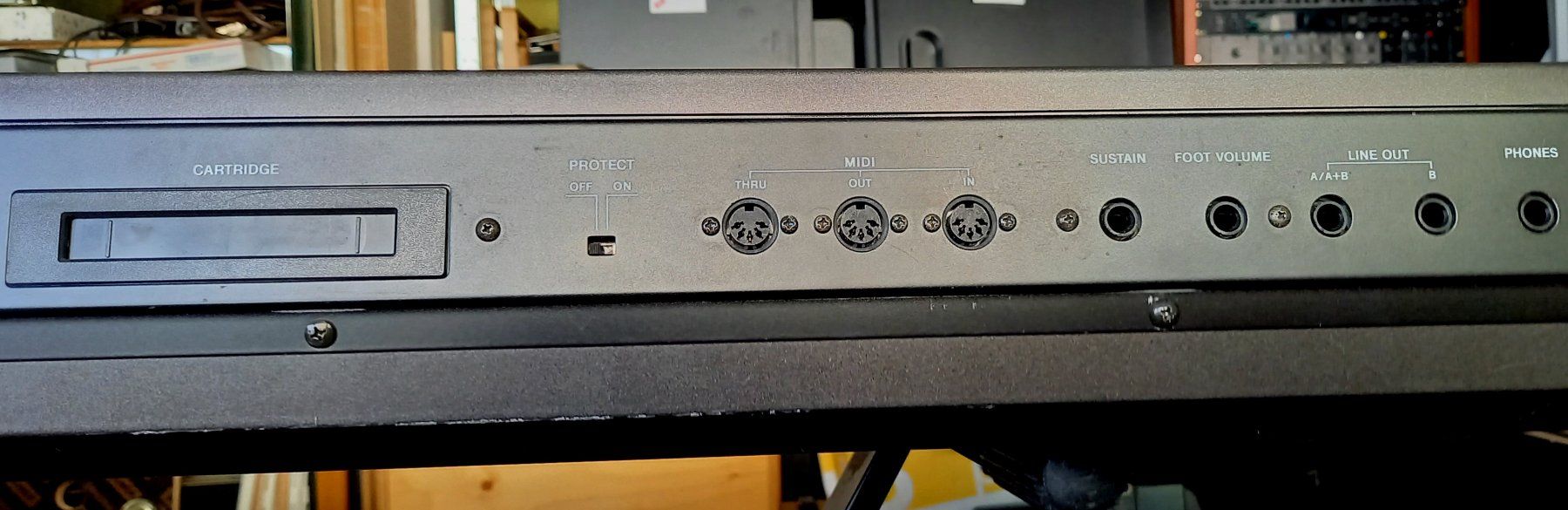 Casio Strumenti musicali: Casio CZ-1 Synthesizer + RAM Cartridge RA-6 – Usato da Luzern venduto da garlicia 7