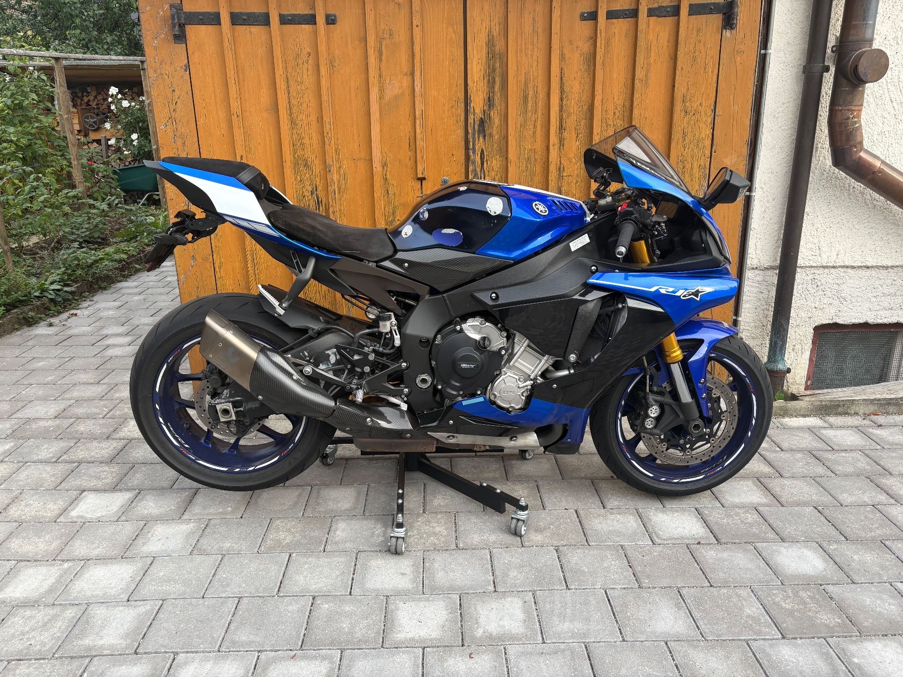 Yamaha Route: Yamaha R1 2016 + Zentralständer – D'occasion à Schaffhausen par T.h.e.o