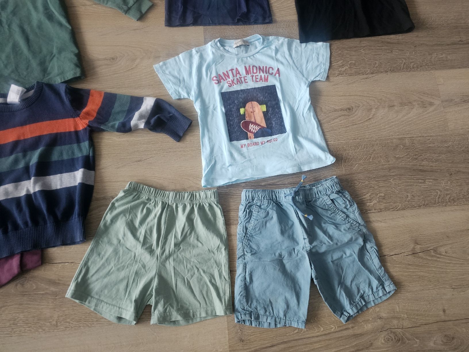 Lotti & Set di vestiti: Kinder Kleiderpaket Grösse 110 – Usato da Grosshöchstetten venduto da Qenko 4