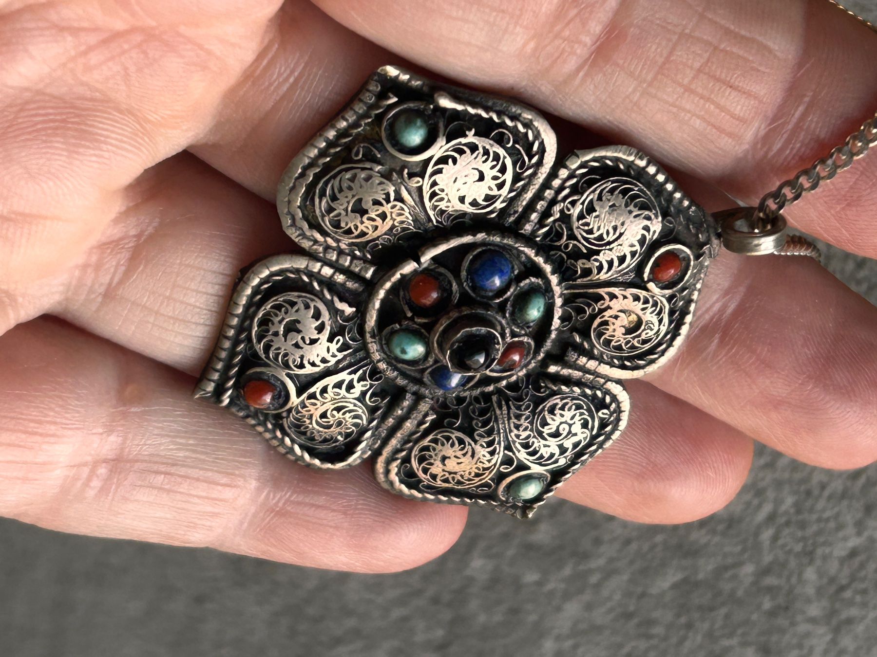 Colliers: Silberkette mit farbiger BLUME – D'occasion à Basel par bellespirit 4