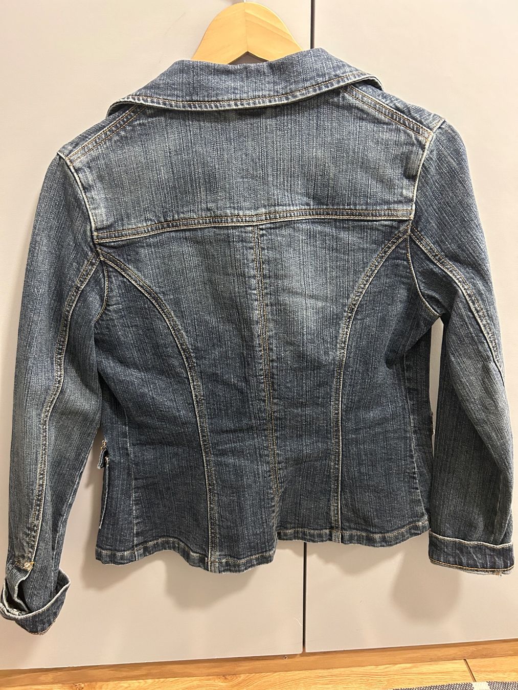 Giacche: Vintage Denim Jacket - Perfect Fall Layering Piece! – Usato da Eschenbach LU venduto da Ghalelou 1
