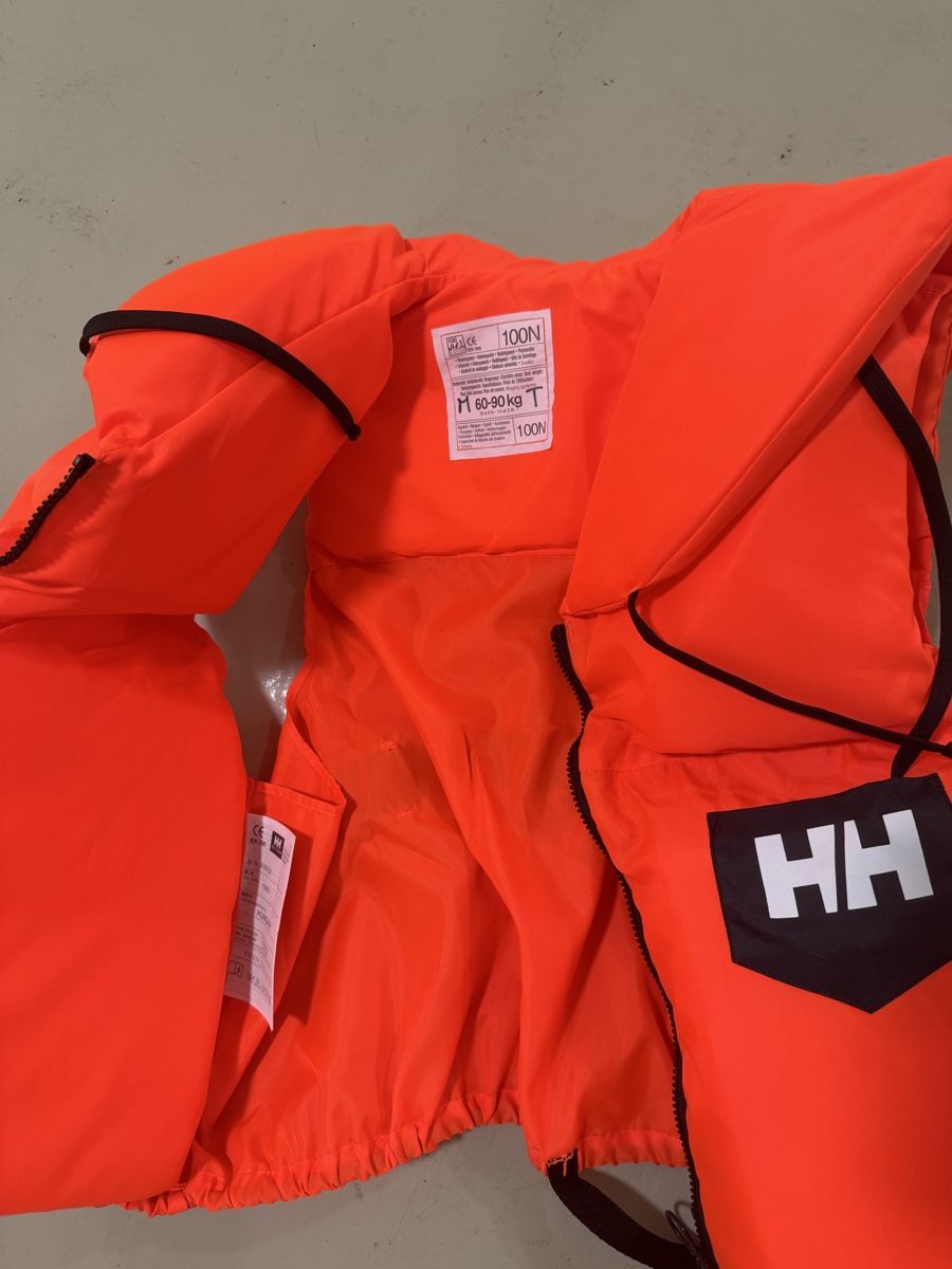 Helly Hansen Schwimmwesten: Helly Hansen Schwimmweste 60-90KG – Gebraucht aus Zürich von jti_y5fb 1