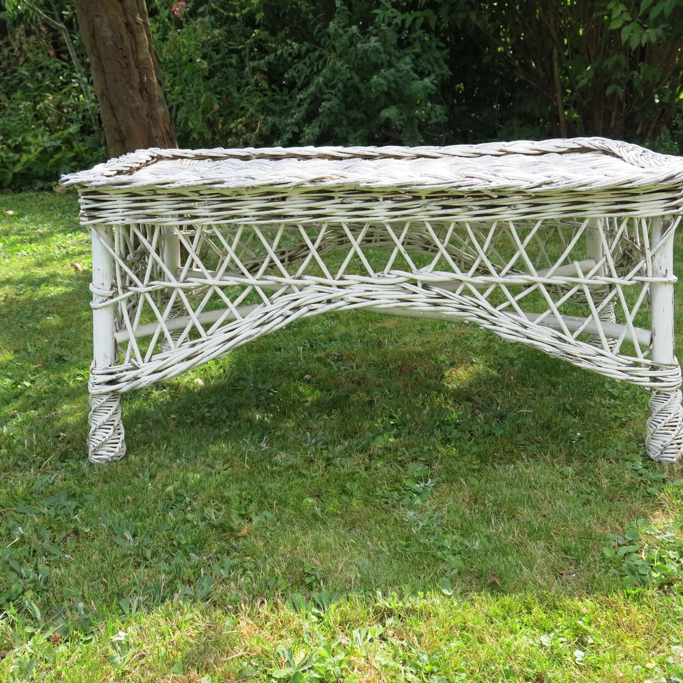 Tische: Korbtisch weiss Original – Gebraucht aus Seltisberg von pipistrumpf 2