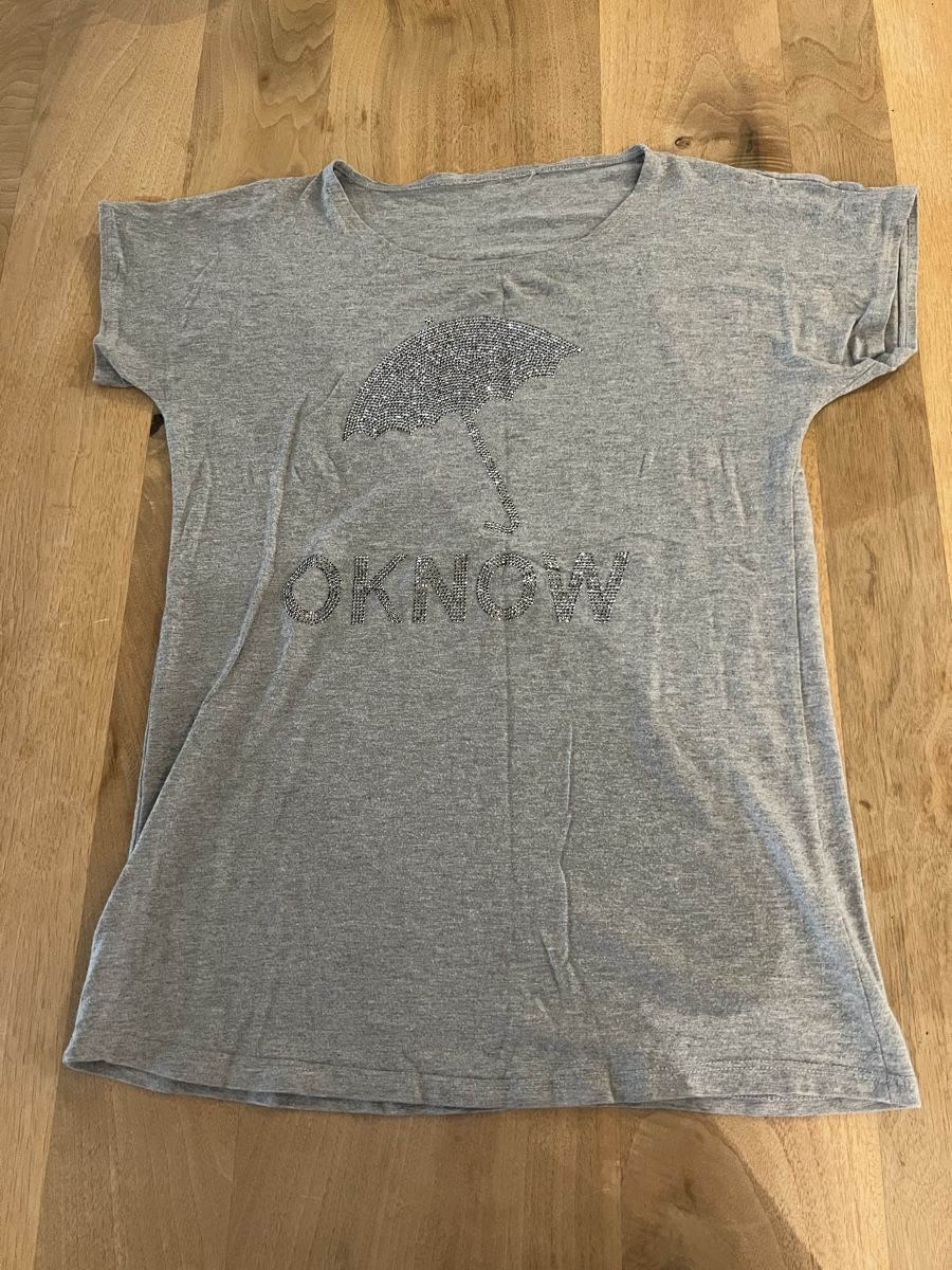 T-shirt: Grey t-shirt – Usato da Adliswil venduto da Marjin