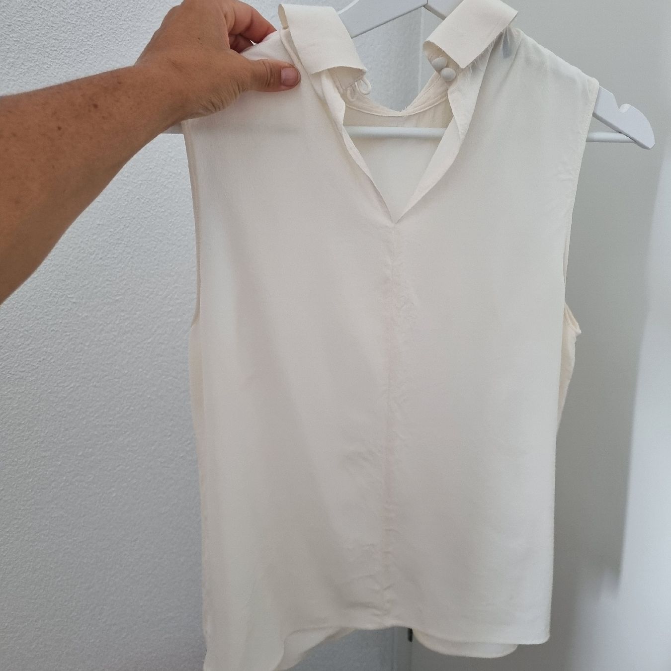 Top: Top Armani – Nuovo (secondo la descrizione) da Aettenschwil venduto da jepe24 2