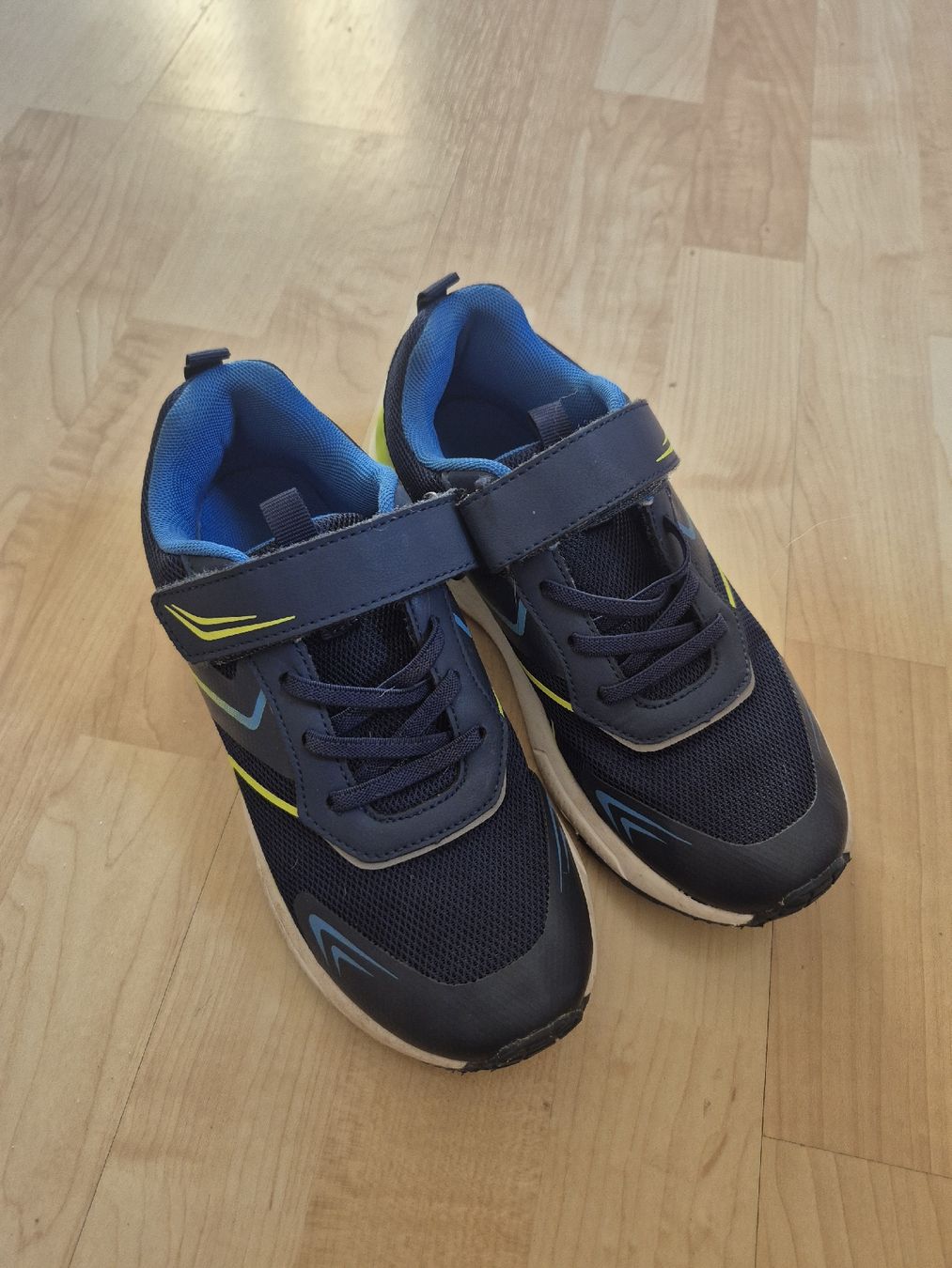 Chaussures hommes: Turnschuhe Sneaker 34 35 – D'occasion à Richterswil par bachmann74