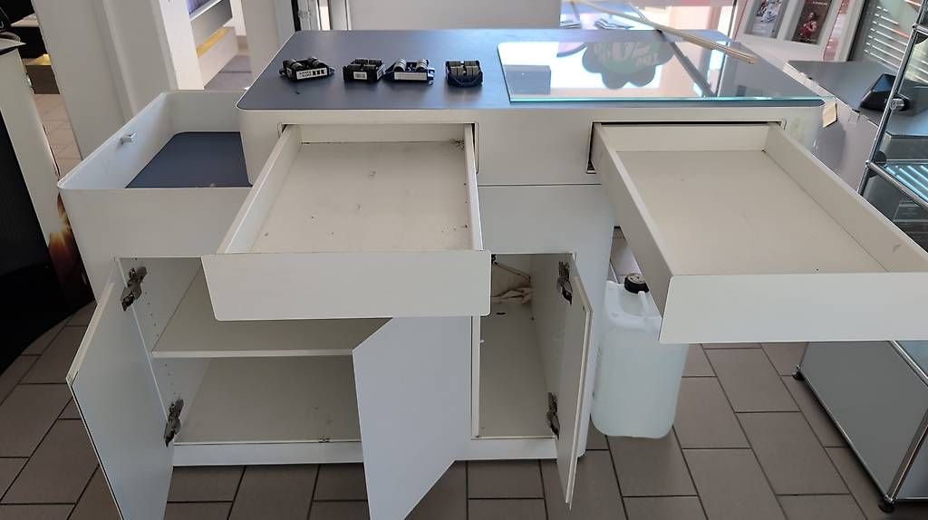 Schreibtische: Desk de réception  – Gebraucht aus Formangueires von Birkov 1