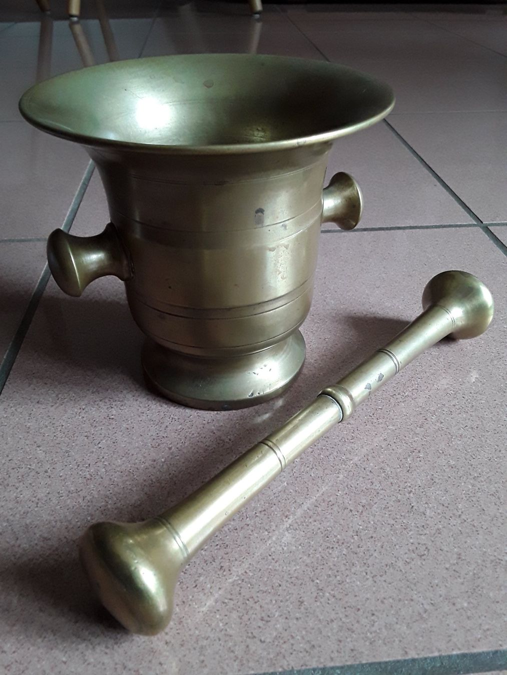 Autres pour cuisiner & mitonner: Antiker Mörser mit Stössel – D'occasion à Kappel SO par kaktus4616 1