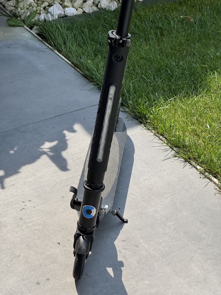 Micro Kickboard: Micro Sprite Deluxe Schwarz Scooter Kinder – Gebraucht aus Buttikon SZ von LEDUPGRADE 2