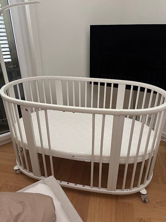 Stokke Lits: Bundle Sleepi inkl. Matratze und Himmelstange – D'occasion à Basel par MilenaBasel 2
