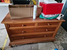 Robuste Holz  Spiegel Kommode