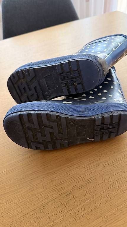 Scarpe per ragazze: Gummistiefel Mädchen Gr 32 – Usato da Einsiedeln venduto da Wontom 1