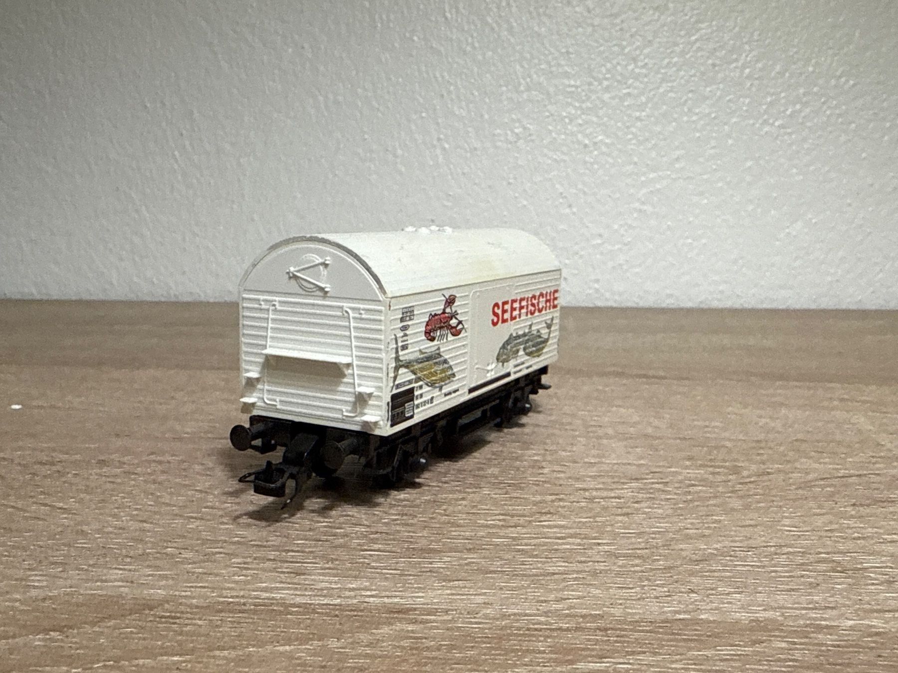 Fleischmann Modellini di ferrovie: Fleischmann Güterwagen DB Seefische H0 (35) – Usato da St-Aubin-Sauges venduto da Lo_Go 2