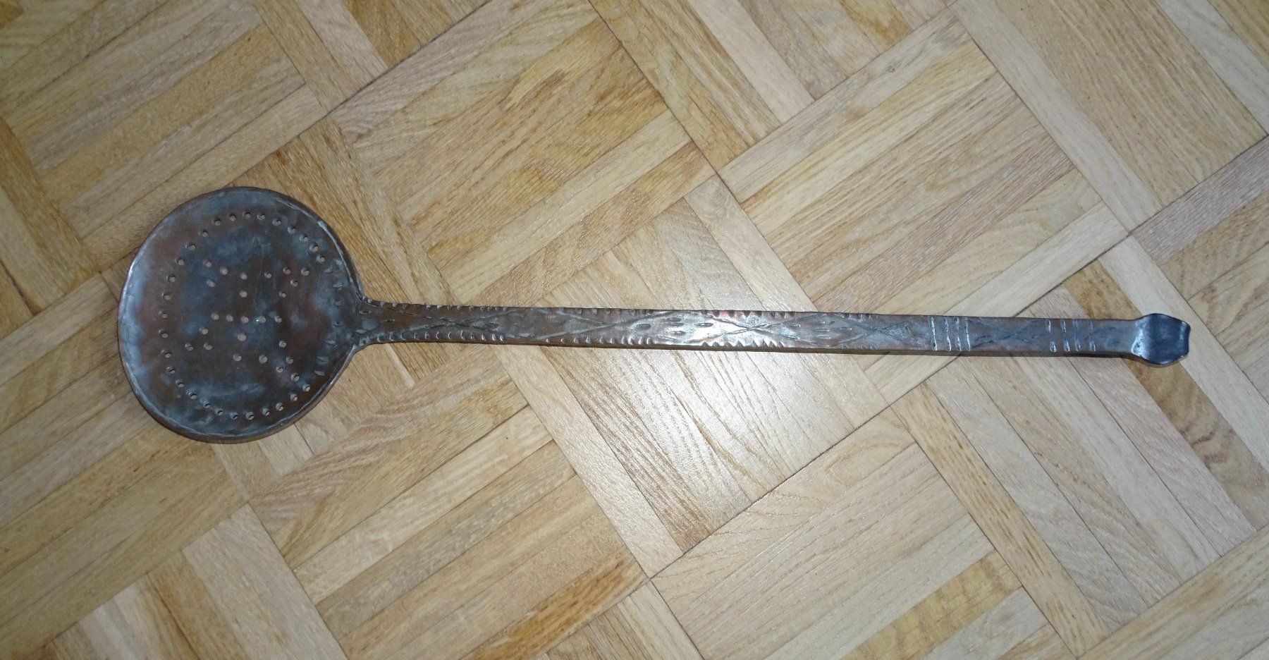 Cucchiai: Ancienne cuillère à écumer en cuivre, décorée – Usato da Châtelaine venduto da fil_7lqg 4